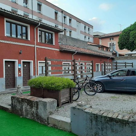 Albergue La Casona Del Peregrino リャネス エクステリア 写真