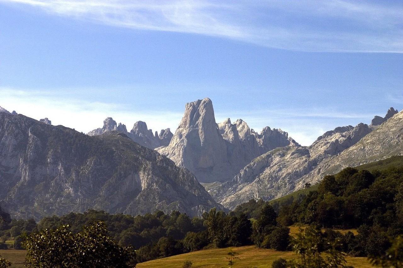 Albergue La Casona Del Peregrino リャネス エクステリア 写真