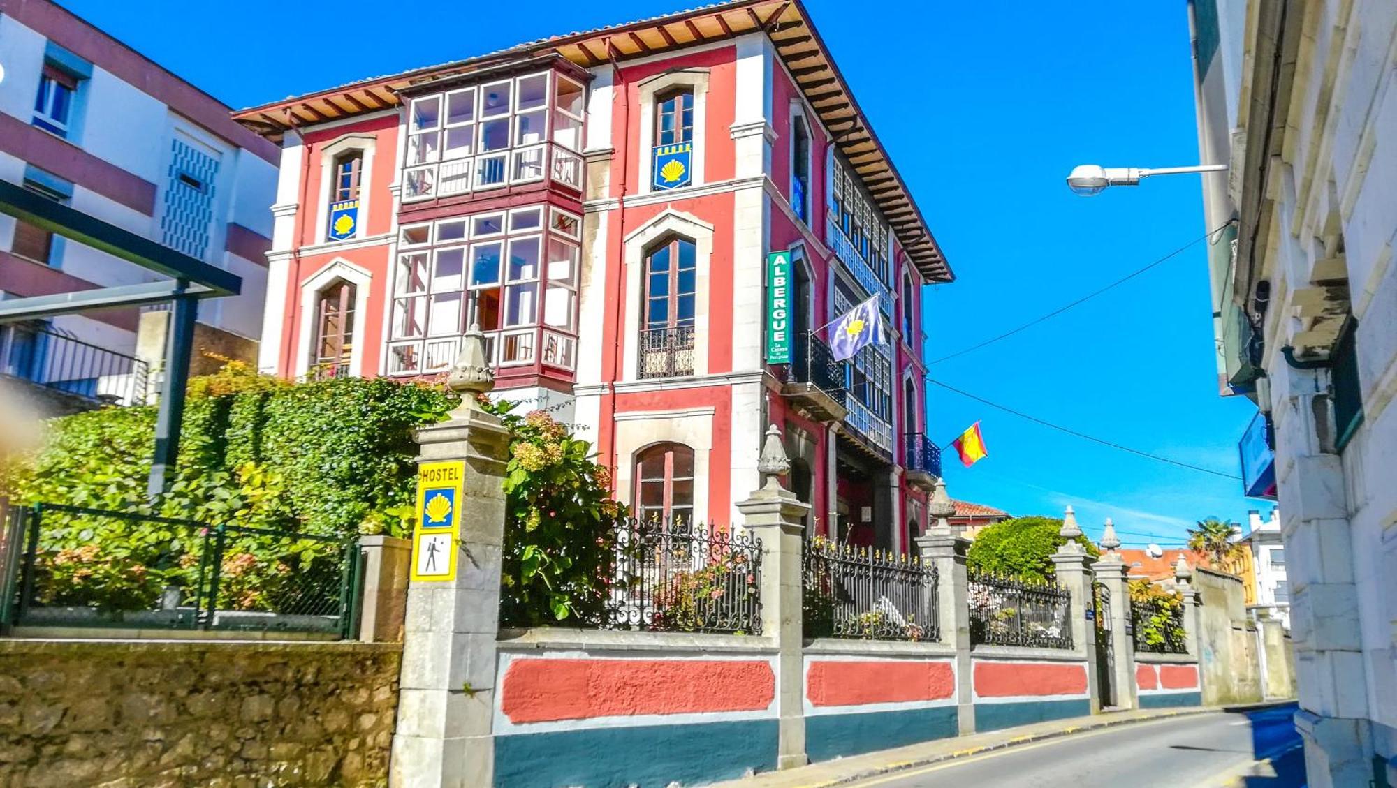 Albergue La Casona Del Peregrino リャネス エクステリア 写真